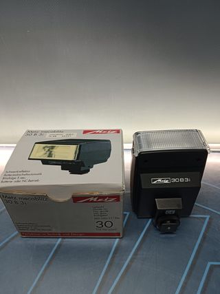 Flash en caja metz mecablitz 30 B 3i
