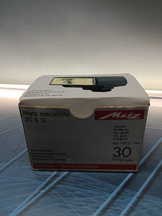 Flash en caja metz mecablitz 30 B 3i