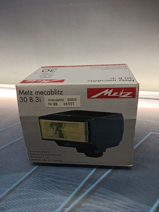Flash en caja metz mecablitz 30 B 3i