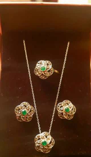 Conjunto Plata de Ley 925 y esmeraldas