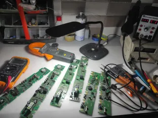 Riparazione di schede elettroniche per lavatrici, frigoriferi, microonde, caldaie, schede madri di controllo, alimentatori, lavastoviglie, TV... qualsiasi tipo di scheda elettronica per tutti i modelli