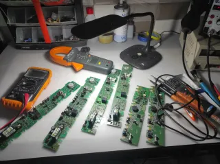 Riparazione di schede elettroniche per lavatrici, frigoriferi, microonde, caldaie, schede madri di controllo, alimentatori, lavastoviglie, TV... qualsiasi tipo di scheda elettronica per tutti i modelli