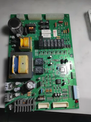 Riparazione di schede elettroniche per lavatrici, frigoriferi, microonde, caldaie, schede madri di controllo, alimentatori, lavastoviglie, TV... qualsiasi tipo di scheda elettronica per tutti i modelli