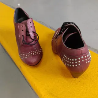 Sapatos tipo Oxford de salto bordeaux Novos