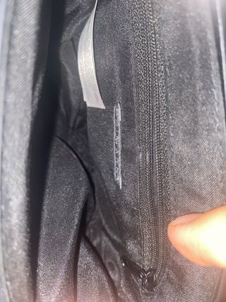 Bolso negro efecto piel