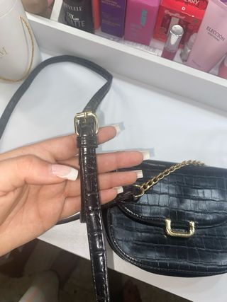 Bolso negro efecto piel