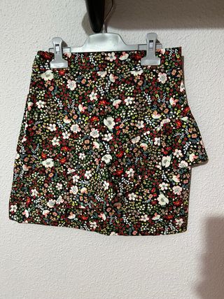 Minifalda floral multicolor talla S Stradivarius
