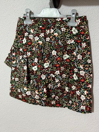Minifalda floral multicolor talla S Stradivarius