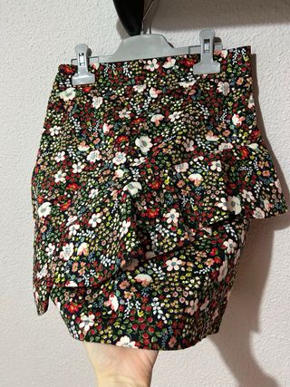 Minifalda floral multicolor talla S Stradivarius