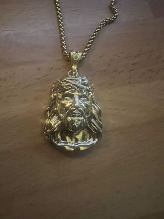 Cadena de oro chapado con colgante de Cristo