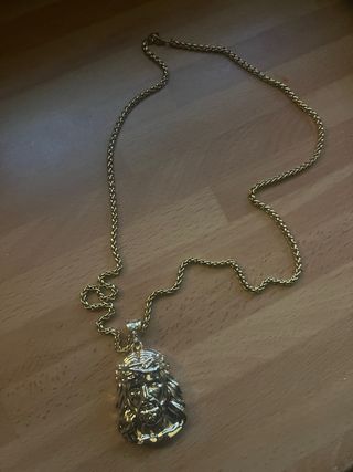 Cadena de oro chapado con colgante de Cristo