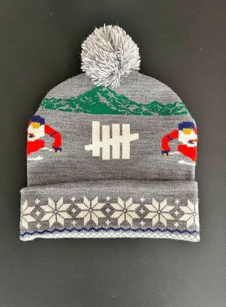 Gorro de invierno con pompón y diseño
