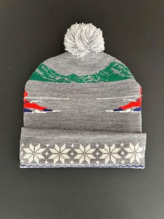 Gorro de invierno con pompón y diseño