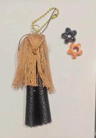 Bambolina artigianale "piuma" - le nutz