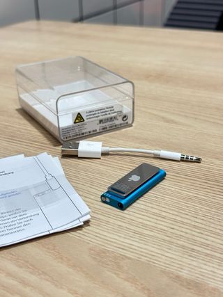 iPod Shuffle 3rd Generation Blue 2GB