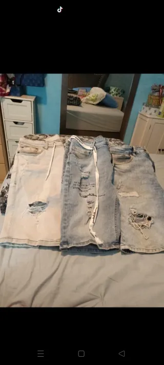 Pantalones cortos vaqueros rotos hombre