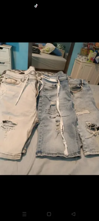 Pantalones cortos vaqueros rotos hombre