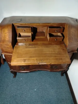 Scrivania antica con ribalta