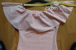 Vestido rosa corto con volantes