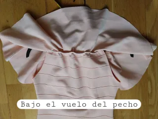 Vestido rosa corto con volantes