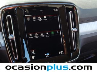 Volvo XC40 T3 Momentum Pro Auto 120 kW (163 CV)