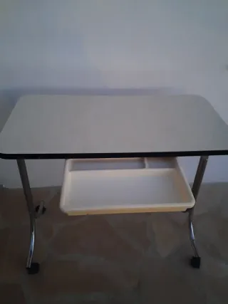 Mesa Manicura Plegable Beige y Plata