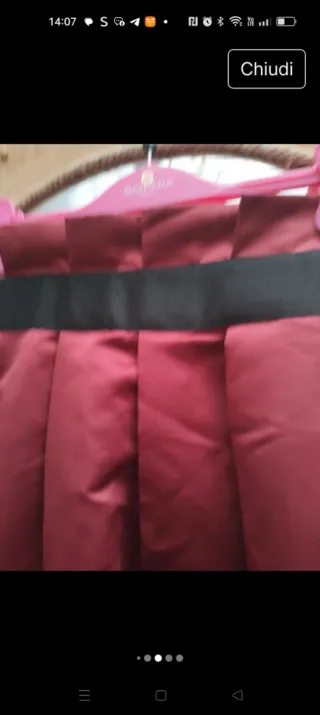 Gonna amaranto con cintura nera