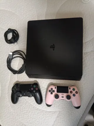 PS4 (PlayStation 4) 9.00+ con 2 controller