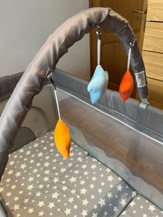 Cuna de viaje con estampado infantil