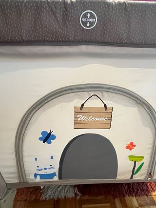 Cuna de viaje con estampado infantil