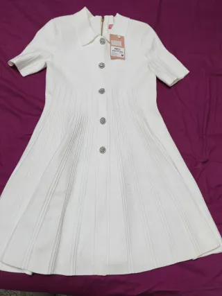 Vestido blanco de punto con botones