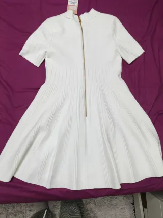 Vestido blanco de punto con botones