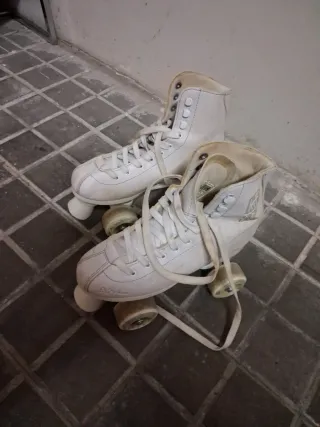 Pattini a 4 ruote bianchi