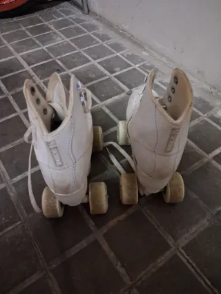 Pattini a 4 ruote bianchi