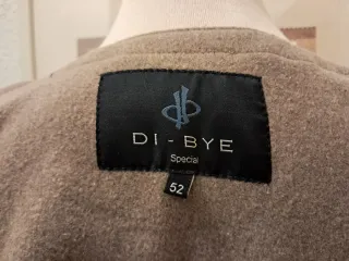 Capa Di Bye Beige y Negra Talla Única