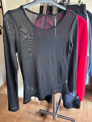Top de malla negro manga larga