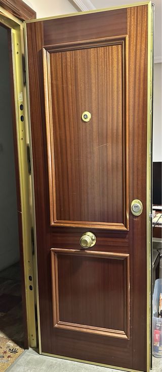 Puerta blindada madera