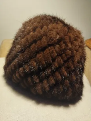 Gorro de piel marrón. Cómo nuevo, natural