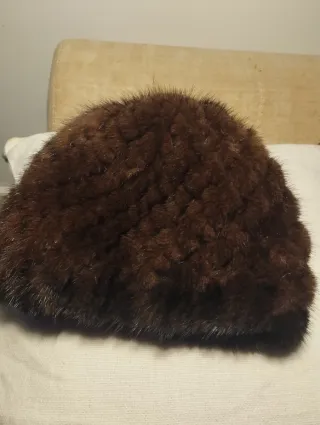 Gorro de piel marrón. Cómo nuevo, natural