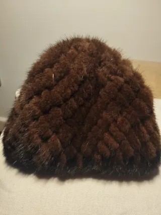 Gorro de piel marrón. Cómo nuevo, natural