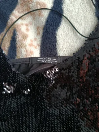 Camiseta lentejuelas negra talla M.