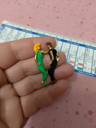 Spilla anni '80 in smalto