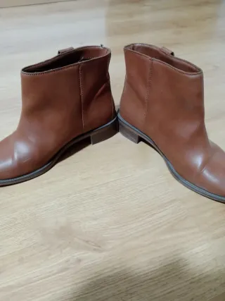 Botines Stradivarius piel marrón talla 39