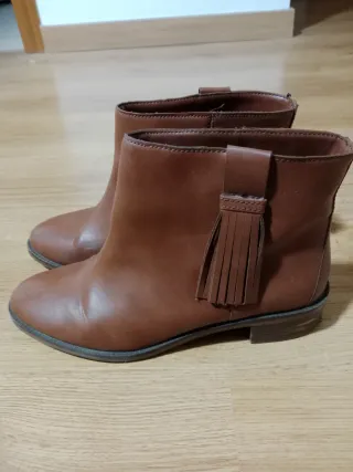 Botines Stradivarius piel marrón talla 39