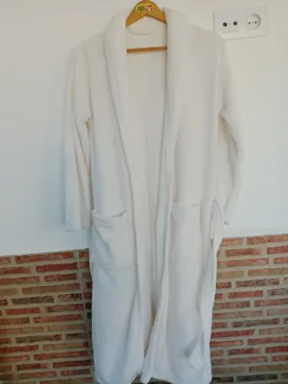 Bata/Albornoz Jysk Talla S/M Blanco