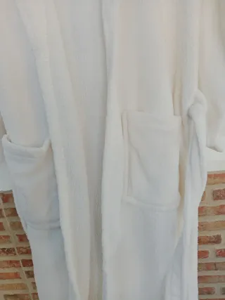Bata/Albornoz Jysk Talla S/M Blanco