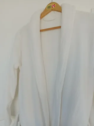 Bata/Albornoz Jysk Talla S/M Blanco