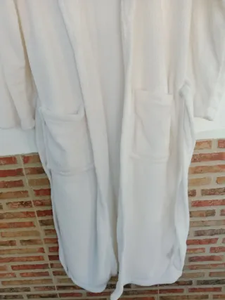 Bata/Albornoz Jysk Talla S/M Blanco