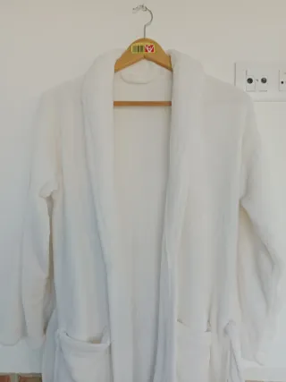 Bata/Albornoz Jysk Talla S/M Blanco