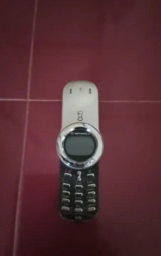 Cellulare Motorola V70 Silver e nero da Collezione